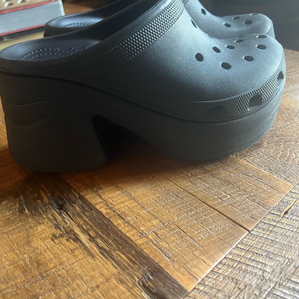CROCS Black Platform Sandals